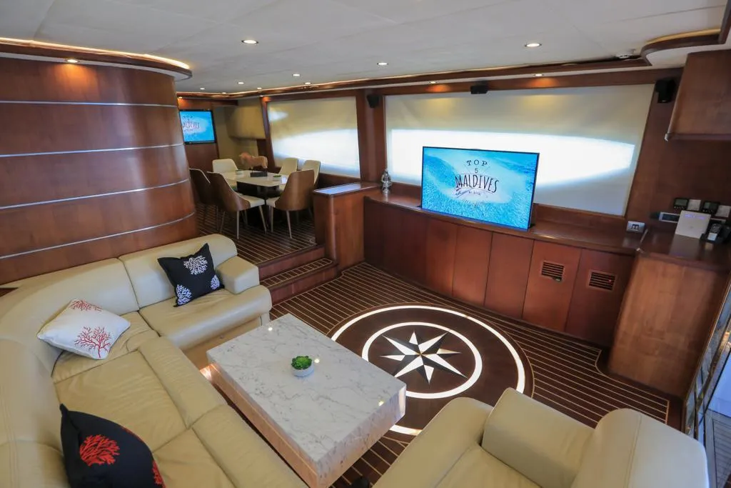 Private Yacht Tour 6 Hours