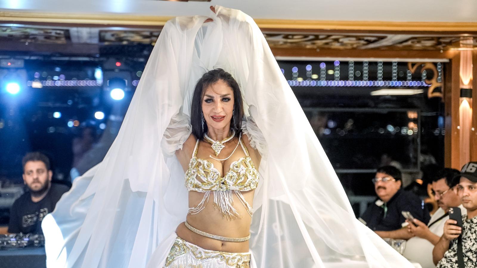 CLOSE TO SHOW PRİVATE TABLE WİTH ALCOHOL (Meeting Point)