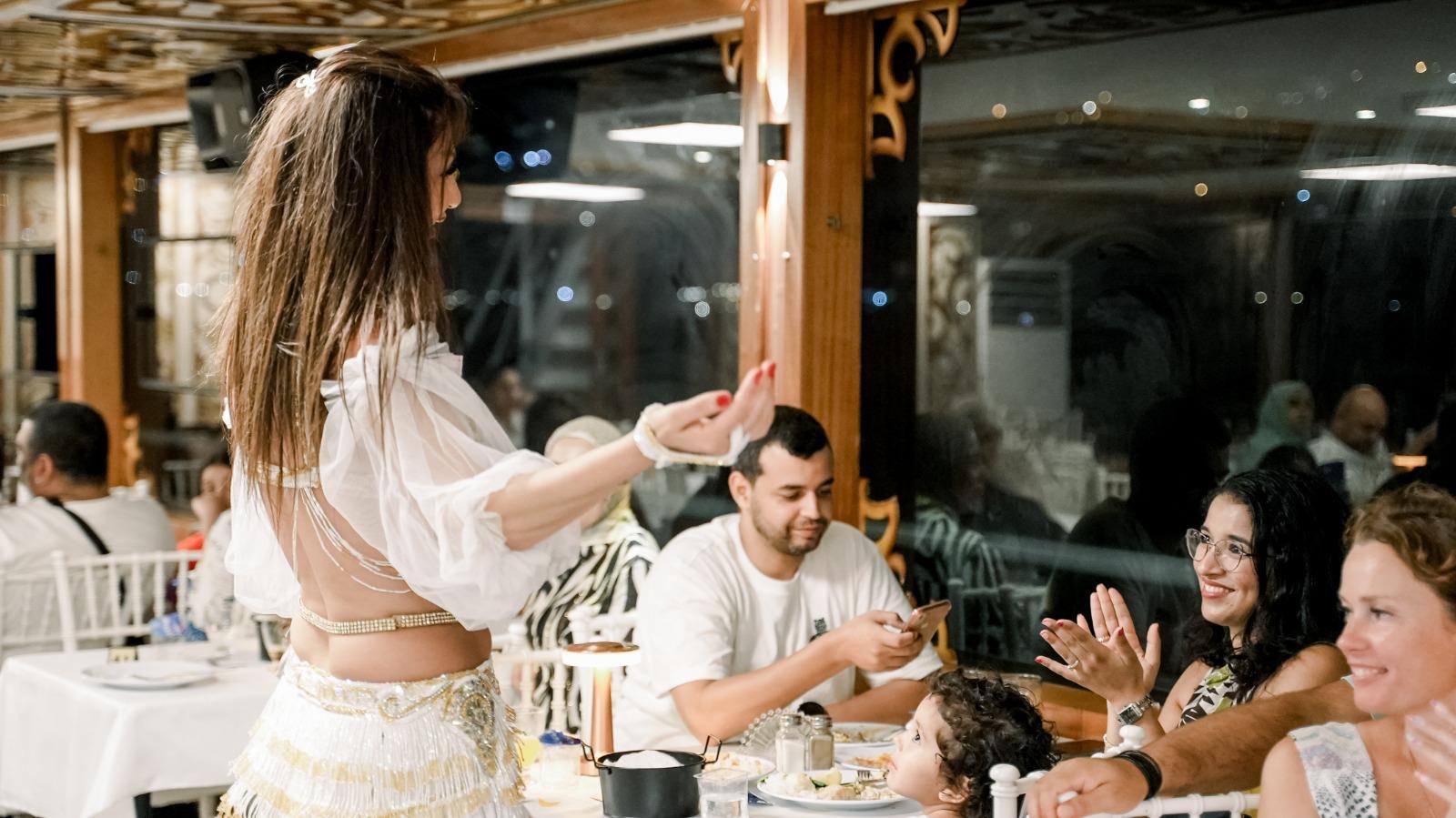 CLOSE TO SHOW PRİVATE TABLE NO ALCOHOL (Meeting Point)