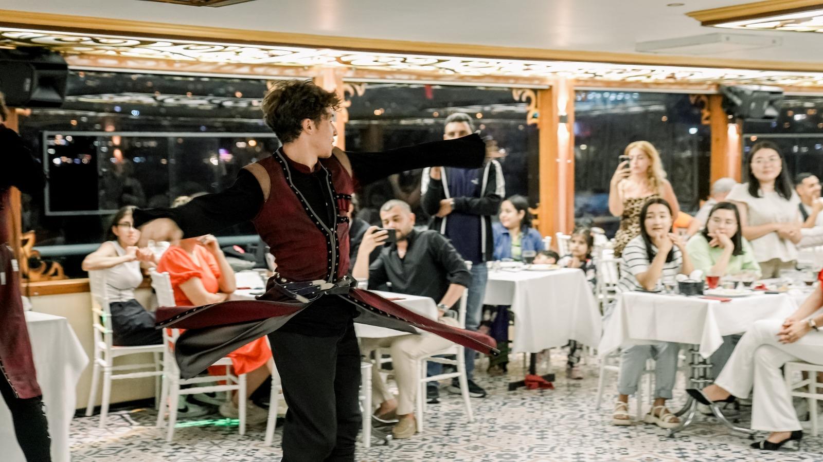 CLOSE TO SHOW PRİVATE TABLE WİTH ALCOHOL + Pickup&Drop off