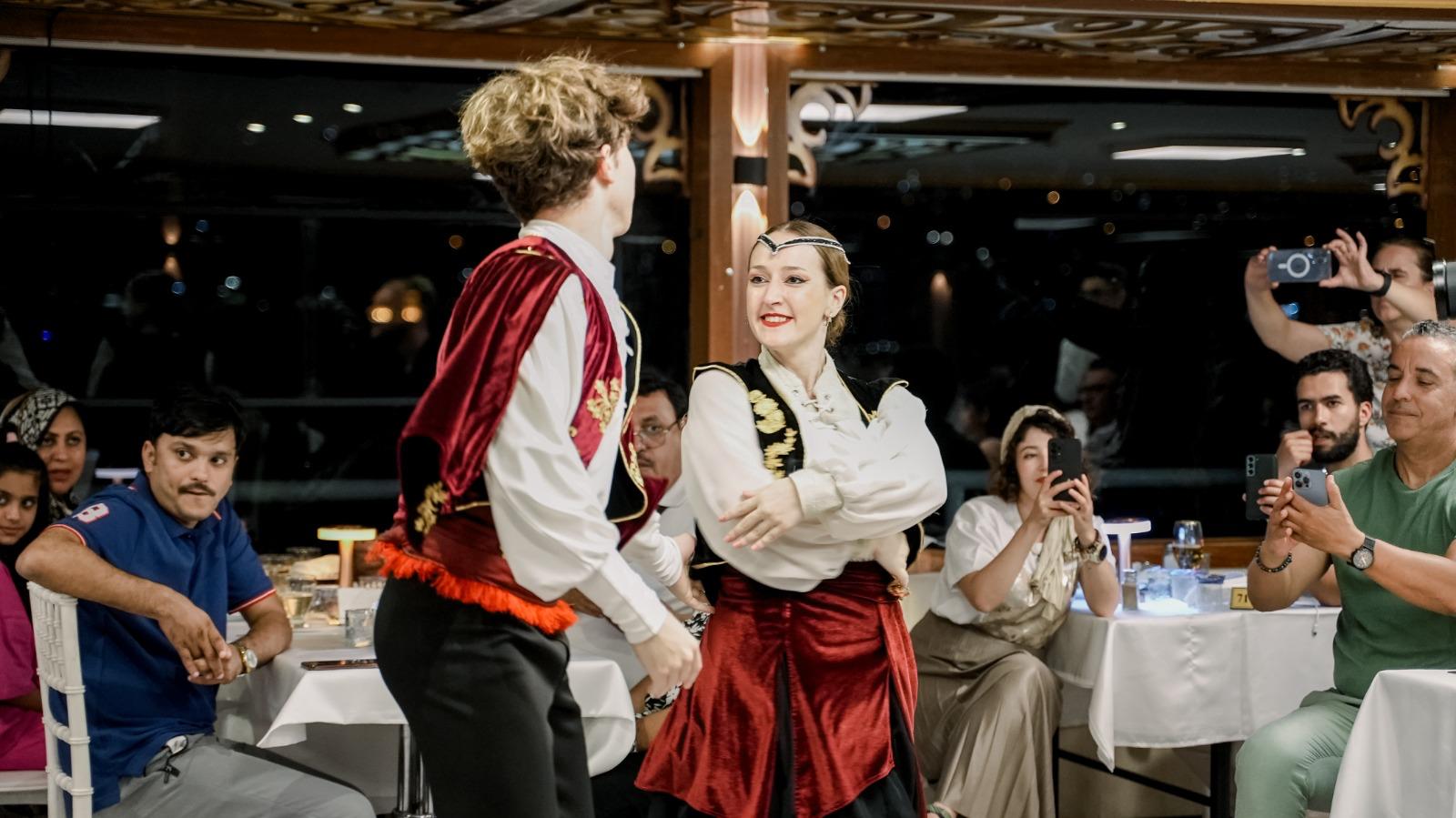 CLOSE TO SHOW PRİVATE TABLE WİTH ALCOHOL + Pickup&Drop off